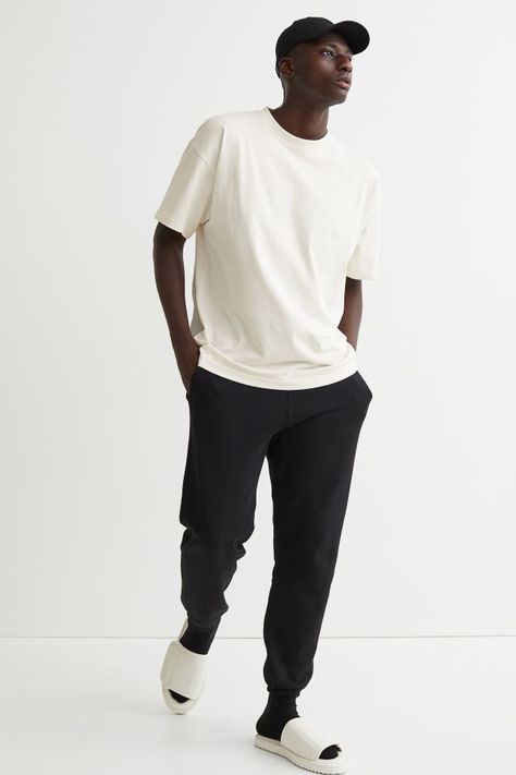 Uniqlo Oversized Shirt Men, Uniqlo Photoshoot, Uniqlo Oversized Shirt, Casual Photoshoot, Oversized Shirt Men, Streetwear Photoshoot, Oversize Tshirt Outfits, Mens Smart Casual Outfits, Men Photoshoot