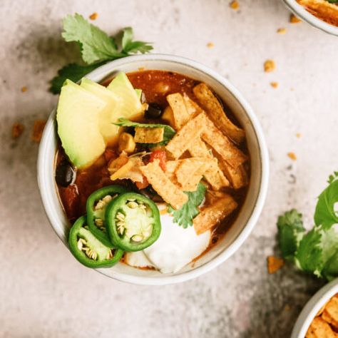 Seven Can Chicken Tortilla Soup Recipe - Six Sisters' Stuff Can Chicken Tortilla Soup, Chicken Recipes For Lunch, Canned Chicken Recipes, 6 Sisters, Recipes For Lunch, Can Chicken Recipes, Keto Soups, Bean Snacks, Canned Foods