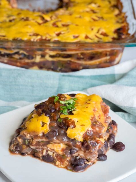 Southwestern Black Bean Casserole – 12 Tomatoes Taco Lasagne, Bean Quesadilla, Easy Enchilada Casserole, Dinner Mexican, Black Bean Casserole, Recipe Casserole, Quick Dinner Options, Easy Mexican Casserole, Taco Lasagna