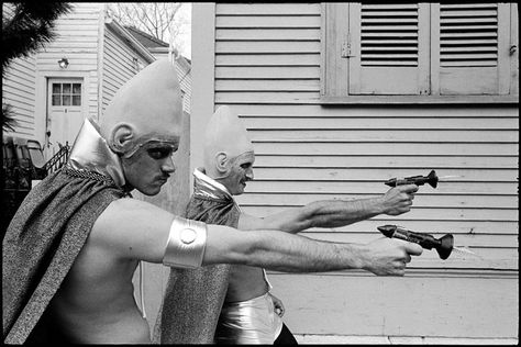 Bruce Gilden, Louisiana Usa, Derby Girl, Mardi Gras Parade, New Orleans Mardi Gras, Photographs Of People, Fat Tuesday, Magnum Photos, Street Photographers