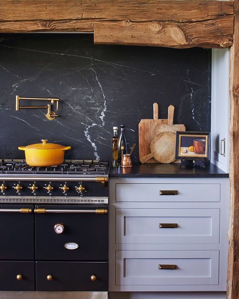 Jean Allsopp on Instagram: “Excited to see this kitchen, and lots more in the spring issue of @countryhomemagazine Big congratulations to @catoridesignhouse & lots of…” Black Stove Kitchen, Tiny Condo, Black Stove, Italy Kitchen, Kitchen Favorites, Kitchen Mood Board, Barn Interior, Beautiful Kitchen Designs, Future Kitchen