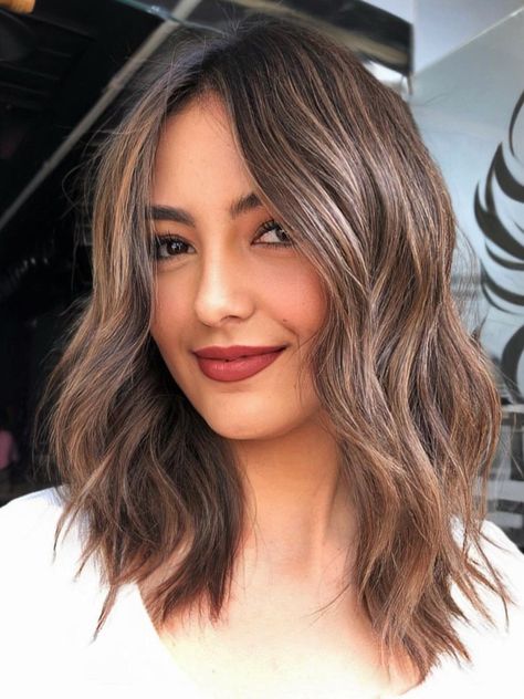 Medium Choppy Haircut with Waves Womens Mid Haircut, Autumn Mid Length Hair, Mid Length Choppy Haircut, Mid Length Hair Choppy Layers, Mid Length Hair No Bangs, 2023 Mid Length Hairstyles, Modern Mid Length Haircut, Mid Length Choppy Hair, Medium Length Hair No Bangs