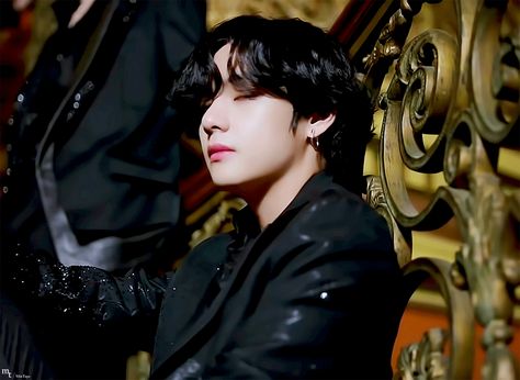 200304 #BTS (방탄소년단) ‘Black Swan’ Official MV - #TAEHYUNG Jin Kim, V Bts Wallpaper, Most Handsome Men, Celebrity Art, Fan Fiction, Black Swan, V Taehyung, Daegu, Bts Pictures