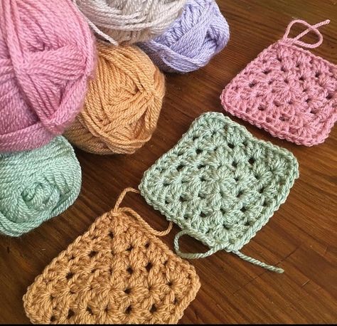 4x4 Granny Square Crochet Pattern, Crocheting Beginners, Home Crochet Patterns, Granny Square Patterns, Home Crochet, Granny Square Tutorial, Crochet Artist, Square Crochet Pattern, Crochet Stitches Guide