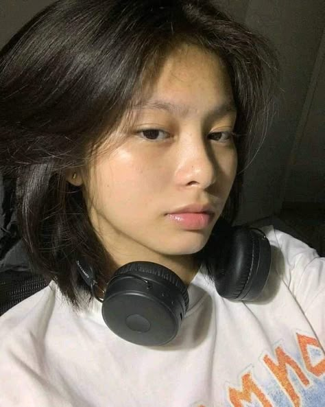 Feby Villar, Ulzzang Short Hair, Dump Photos, Masc Women, Beautiful Profile Pictures, Double Cleansing, Couple Dp, Cute Tumblr Pictures, Jeon Somi