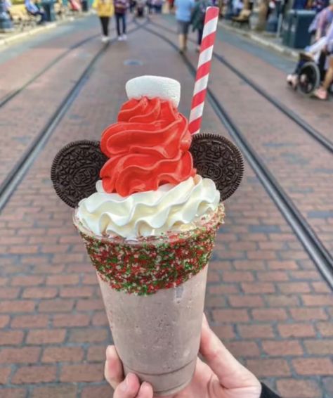 Disneyland Treats, Best Disneyland Food, Disneyland Snacks, Disney Sweets, Winter Snack, Disney Desserts, Disneyland Christmas, Florida Food, Disneyland Food