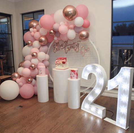 21st Birthday Party Decor, 21st Birthday Party Themes, Pink Graduation Party, 21st Party Decorations, Pink Balloon Garland, 21st Birthday Themes, 21st Birthday Balloons, 21st Birthday Girl, 21st Bday Ideas