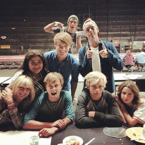 Austin Y Ally, Austin E Ally, Austin Ally, Calum Worthy, R5 Band, Disney Actresses, Austin Moon, Siblings Goals, Disney Channel Shows