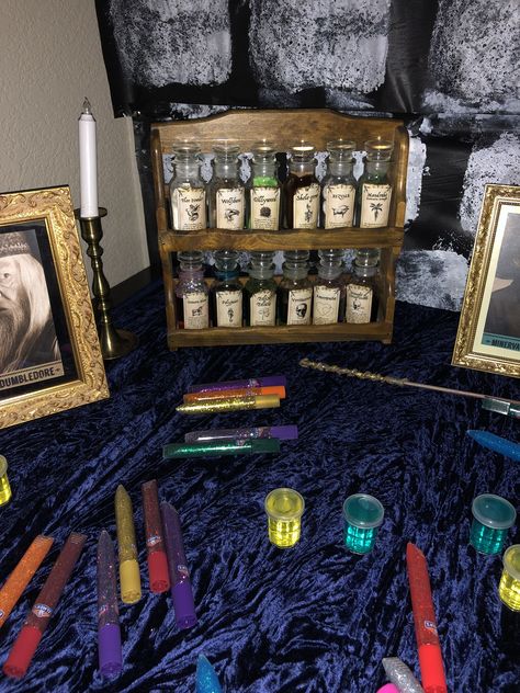 DYI potion station  #harrypotter #harrypotterparty #harrypottermemes Potions Station, Potion Making Station, Hogwarts Potions Classroom, Kids Potion Station, Potion Station, Potions Classroom, Goth Diy, Potion Making, Harry Potter Potions