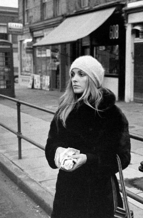 Sharon Tate Style, Lady Gaga Pictures, Fav Celebrities, Roller Girl, Sharon Tate, Valley Of The Dolls, Catherine Deneuve, Mode Vintage, Old Hollywood