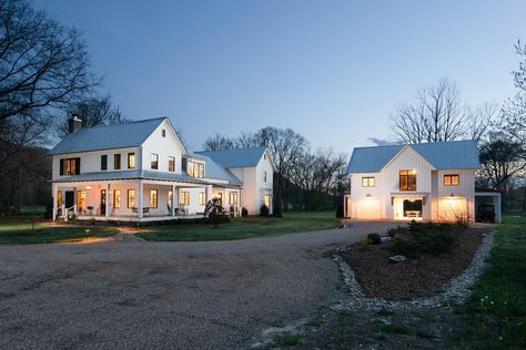 Photo 10 of 16 in 16 Modern Detached Garages That’ll Transform Your… Carolina Farmhouse, Home Brewery, Modern Garage, Luxurious Lifestyle, Country Retreat, Garage Apartment, Craft Home, Country Estate, Detached Garage