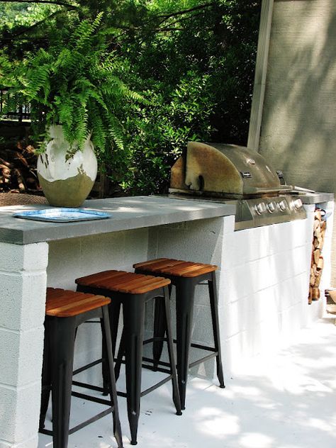 100 DIY Backyard Outdoor Bar Ideas to Inspire Your Next Project - Page 3 of 4 Pretty Backyard, Backyard Decorations, Cinder Block Furniture, Patio Grill, Backyard Seating Area, Diy Grill, Outdoor Kitchen Countertops, Grill Area, Backyard Seating