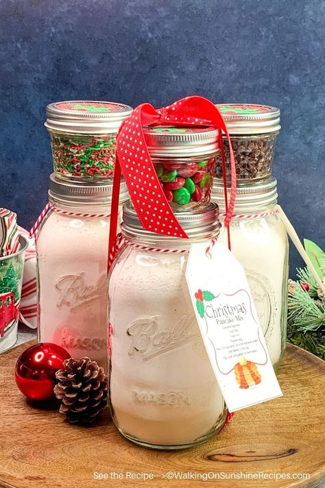 Pancake In A Jar Gift, Pancake Mix In A Jar, Homemade Waffle Mix, Jar Food Gifts, Mason Jar Gifts Recipes, Pancakes Gift, Mason Jar Gift Ideas, Teacher Gifts Christmas, Jar Gift Ideas