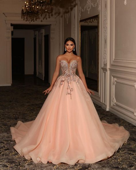 Vlora&Kaltrina on Instagram: “Lumiére By @vlorakaltrina #vlorakaltrina” Pink Dress Ball Gowns, Prom Dresses Princess Style, Rose Gold Ball Gown, Matric Ball Dresses, Rose Gold Wedding Dress, Rose Gold Prom Dress, Baby Pink Dress, Girly Style Outfits, Baby Pink Dresses