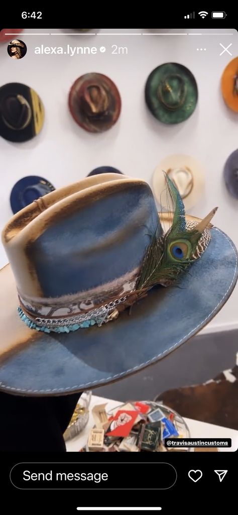 Cowboy Hat Ideas, Custom Hat Ideas, Band Inspiration, Decorated Hats, Clothing Makeovers, Cowboy Hat Design, Diy Hats, Hat Burning, Hats Cowboy