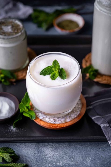 Ayran, Turkish yogurt drink is one of the best refreshing drinks. Made with yogurt, water, and a pinch of salt, this salted yogurt drink provides the perfect refreshment you need on hot days. Turkish Drink Recipes, Turkish Yogurt Dip, Ayran Drink, Turkish Yogurt Soup, Afghan Yogurt Drink, Turkish Yogurt, Yogurt Drinks, Fresh Mint Leaves, Mint Leaves