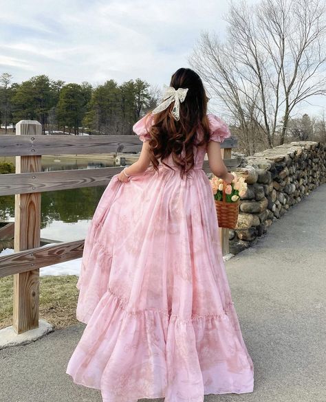 @neetupersaud on instagram Cottagecore Dress Modest, Poses In Gown For Photoshoot, Gown Photoshoot Poses, Princess Outfits Aesthetic, Gown Photoshoot Ideas, Princess Outfit Ideas, Cottagecore Princess, Best Poses For Selfies, Fairy Gown