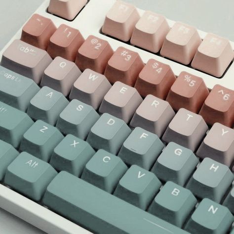 #style #aesthetic #model #keyboard Custom Keyboard Aesthetic, Mechanical Keyboard Aesthetic, Keycaps Aesthetic, Keyboards Aesthetic, Aesthetic Keyboards, Studio Seni, Gadgets Aesthetic, Aesthetic Keyboard, Computer Set