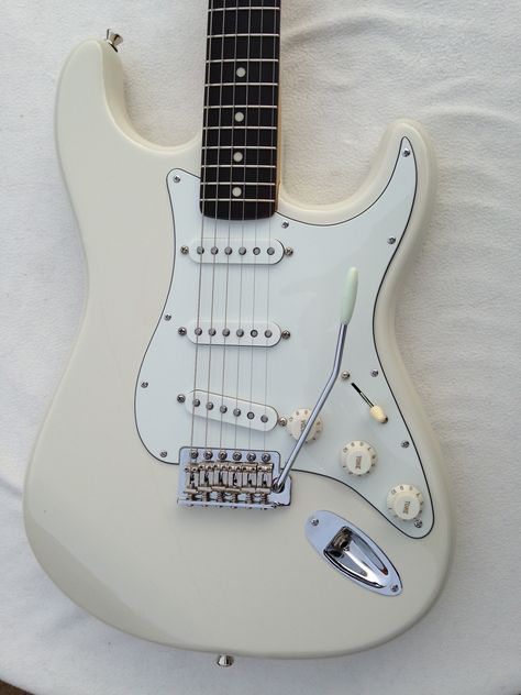 J Davey Guitars of Wolverhampton. Showcased   on http://jdaveyguitars.com/ built by Letsweb White Stratocaster, Fix You Coldplay, White Electric Guitar, White Guitar, Electric Guitar Design, Guitar Obsession, Pretty Bike, Cool Electric Guitars, Bass Music