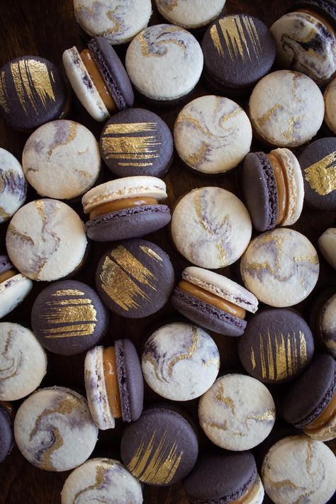 Macrons Aesthetic, French Macarons Aesthetic, Dessert Instagram Feed, New Years Macarons, Macroon Ideas, Macrons Cake, Macaron Decoration Ideas, Luxury Macarons, Fancy Macarons