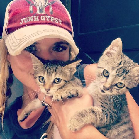 A Guide to All of the Adorable Animals That Call Miranda Lambert Mom Prince Royce, Red Tour, Miranda Lambert, Country Stars, Keith Urban, Duchess Kate, Carrie Underwood, Crazy Cat, Country Singers