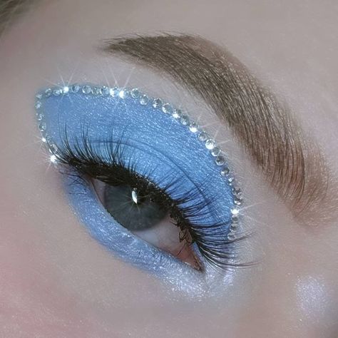 LIME CRIME в Instagram: «*Diamonds by Rihanna plays softly in the background* ⁣ ⁣ -⁣ Baby blue babe @anaharven11111 shining bright in: ⁣ 💎#Venus2Palette in Filter…» Blue Liquid Eyeliner, Color Eyeliner Makeup, Blue Eyeshadow Looks, Christmas Eye Makeup, Rhinestone Makeup, Show Makeup, Background Baby, Blue Liquid, Christmas Makeup Look