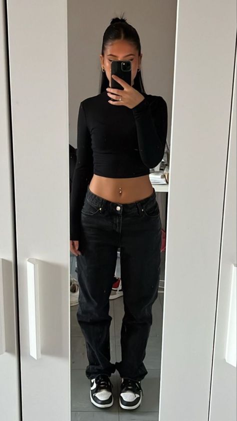 Outfits W Black Jeans, Outfits With Black Jeans For School, Fits With Black Jeans, Ootd Ideas Simple, Outfit With Black Jeans, Outfit Black Jeans, Black Jeans Fit, Looks Pinterest, Mode Zara