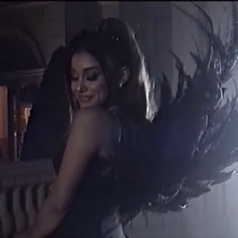 Don't Call Me Angel, Ariana Grande Icons, Ariana Video, Ariana Grande Cute, Ariana Grande Pictures, Ariana G, Bad Girl, Dark Aesthetic, Yorkie