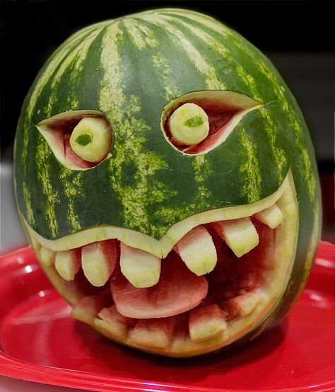 what's up Carved Watermelon, Watermelon Carving, At The Restaurant, Edible Food, Edible Art, Art Photo, Melon, Food Art, Photo Art