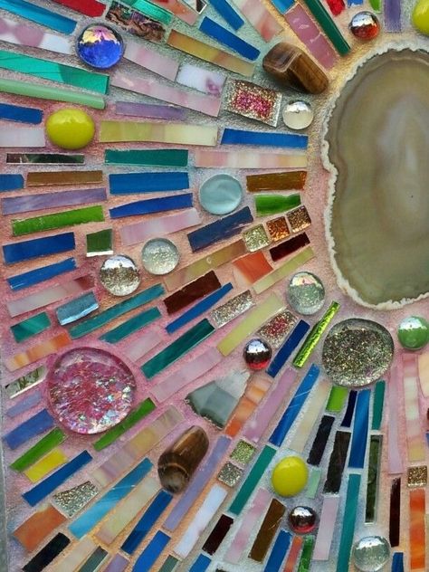 Recovery Crafts, Mosaic Artwork Ideas, Mosaic Walls, Fun Ceramics, Mosaic Art Diy, Diy Mosaic, Mosaic Art Projects, Mosaic Madness, Glass Mosaic Art