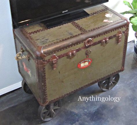 Anythingology: Vintage Steamer Trunk Turned Media Cabinet...I love the wheels. Trunk Redo, Trunk Makeover, Vintage Steamer Trunk, Trunk Ideas, Industrial Wheels, Metal Trunks, Painted Trunk, Old Trunks, Antique Trunk