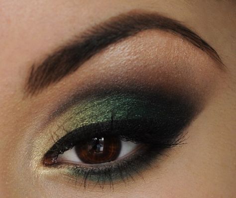 Makeup Verde, Trucco Smokey Eye, Makeup Cantik, Make Up Designs, Maquillage On Fleek, Green Smokey Eye, Eyeshadow Tutorials, Makeup Steps, Bride Ideas