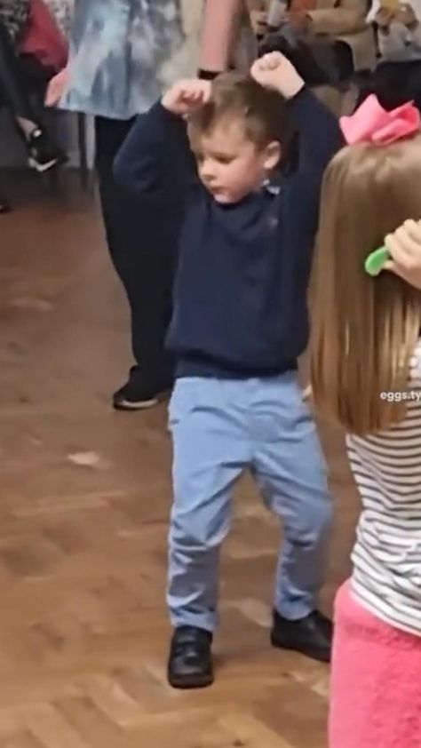 Ahhhhhh Faster Baby Video, Happy Dance Videos Funny, Children Dance Video, Aesthetic Funny Videos, Hella Funny Pictures, Funny Dance Pictures, Funny Human Fails Videos, Funny Videos For Kids To Watch, Dance Clips