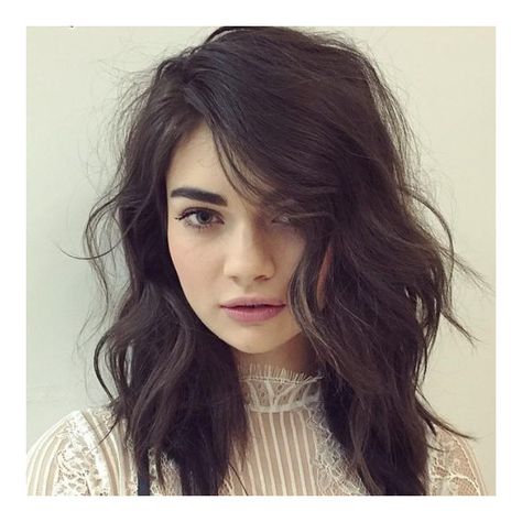 Tumblr ❤ liked on Polyvore featuring antonina vasylchenko and models Cute Medium Length Hairstyles, Middle Hair, Haircut Wavy, Hair Medium, Messy Hair, Mid Length Hair, Hair Haircut, Side Part, Medium Hair Cuts