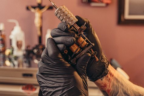 After you decide to get a tattoo, you want to ensure the process goes smoothly. There are a few things you need to avoid before a session. Some of these things could make you uncomfortable, while others can damage your tattoo. Here is what you should not do before getting a tattoo. Drink Alcohol Any […] The post What You Should Not Do Before Getting A Tattoo appeared first on The Oracle Tattoo Gallery. Oracle Tattoo, Getting Tattooed, Tattoo Process, Drink Alcohol, Getting A Tattoo, The Oracle, Professional Tattoo, Tattoos Gallery, Take A Shower