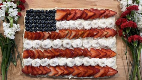 Sugar Cookie Cheesecake Flag Cake | Recipe - Rachael Ray Show American Flag Cookies, Sugar Cookie Cheesecake, American Flag Cake, Strawberry Sugar Cookies, Cookie Cheesecake, Eclair Cake, Grilled Chicken Wings, Flag Cake, Summer Salads With Fruit