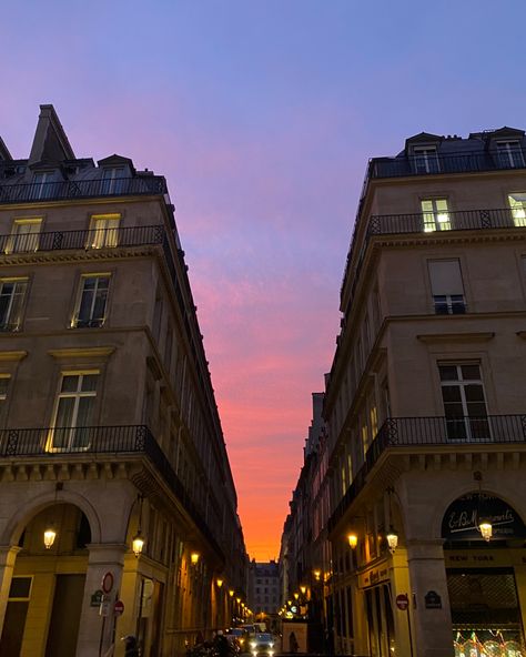 #paris #sunset Paris At Sunset, Happy Birthday Steve, Paris Sunset, Paris September, Dream Night, Inspiration Painting, Art Inspiration Painting, Photo Instagram, First Lady