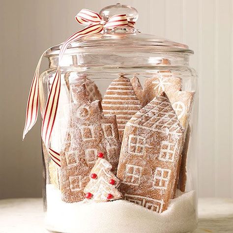 Juleverksted For Barn, Gingerbread Village, Easy Christmas Decorations, Navidad Diy, Holiday Centerpieces, Gingerbread Houses, Christmas Tea, Christmas Goodies, Noel Christmas