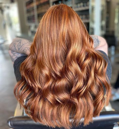 25 Red Hair with Blonde Highlights: Bold and Trendy Ideas to Elevate Your Hairstyle Medium Red Gold Hair, Ginger Hair With Highlights, Red Gold Hair, Red Hair With Blonde, Soft Blonde Highlights, Blonde Highlights Ideas, Warm Blonde Highlights, Red Hair With Blonde Highlights, Hair With Blonde Highlights