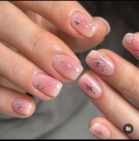 Cheek Nails Korean, Painted Nails Ideas Short, Asian Nails Korea, Japanese Nails Short, Japanese Nail Art Simple, Short Cat Eye Nails, Aura Nails Short, Kpop Nails Designs, Asian Nails