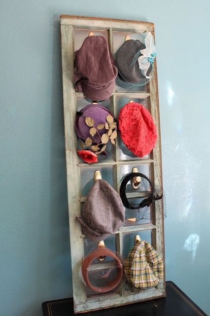 Nancy's Daily Dish: Beautiful Ways to Decorate With Hats Hat Rack Ideas, Diy Hat Rack, Purse Display, Coat And Hat Rack, Diy Coat, Boutique Display, Craft Fair Displays, Hat Organization, Hat Hanger