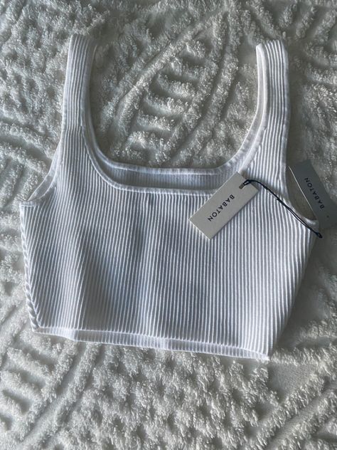 Aritzia Crop Top, Aritzia Tank Top, Aritzia Outfit Summer, Aritzia Clothes, Aritzia Crewneck, Polos Aesthetic, Aritzia Aesthetic, Men's Sports Uniforms, Fame Clothes