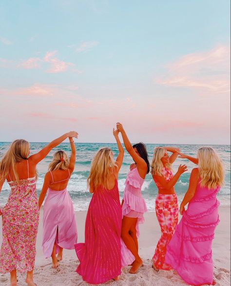 Bright Preppy Aesthetic, Preppy Group Pfp, Preppy Beach Pics Without People, Pink Tropical Aesthetic, Preppy Beach Photoshoot, Pink Friend Photoshoot, Sorority Beach Pictures, Love Island Aesthetic, Senior Spring Break