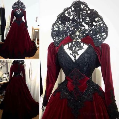 A vampire's ball gown. Couture Dior, Mode Tips, Fest Outfits, Fantasy Dresses, Fantasy Gowns, Medieval Dress, Gothic Dress, Fantasy Dress, Gothic Outfits