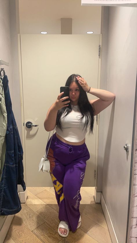 Sweats And Tank Top Outfit, T Shirt And Sweatpants Outfits, Thong And Sweatpants Outfit, White Purse Outfit, Comfy Sweatpants Outfit, Sweat Pants Outfit, Long Hair Dark, Adidas Sweatpants Outfit, White Crop Top Outfit