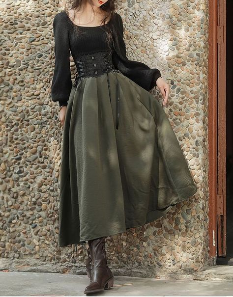 Green Long Skirt Outfit, Long Green Skirt Outfit, Modern Victorian Outfits, Medieval Clothing Women, Dnd Cosplay, Green Skirt Outfits, Hogwarts Student, Green Skirts, Styling Skirts