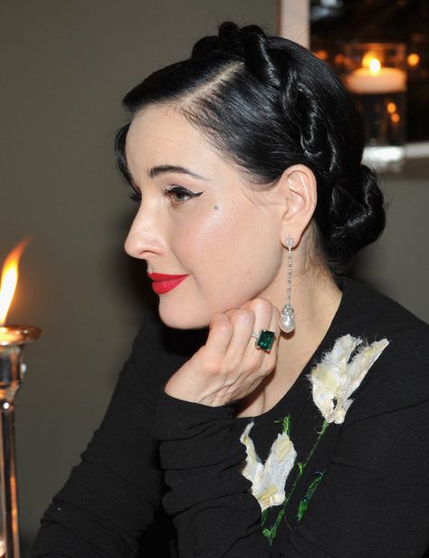 Dita Von Teese Hair, Dita Von Teese Makeup, Dita Von Teese Burlesque, Dita Von Teese Style, Dita Von Tease, Retro Hairstyles Tutorial, Betty Brosmer, Twist Updo, Vintage Hairstyles Tutorial