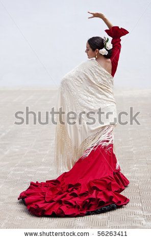 Love the shawl. Flamenco Dancers Photography, Jdm Photography, Dancing Outside, Dance Romance, Flamenco Dresses, Indian Classical Dancer, Spanish Flamenco, Spanish Dance, Dancer Photography