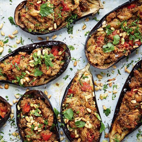 6-Ingredient Vegan Stuffed Eggplant from the Deliciously Ella Cookbook Deliciously Ella Recipes, Stuffed Aubergine, Aubergine Recipe, Big Family Meals, Stuffed Eggplant, Family Supper, Deliciously Ella, Nutritious Diet, Eggplant Recipes