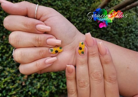 Sunflower Nails Acrylic, Nails With Sunflowers, Sunflower Acrylic Nails, Fall Sunflower Nails, Sunflower Nails Design, Sunflower Nail Ideas, Nails With Green, Nails Grunge, Set Nails